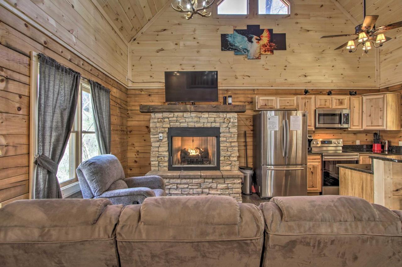 The Phoenix Cabin With Hot Tub In Gatlinburg! Exterior photo