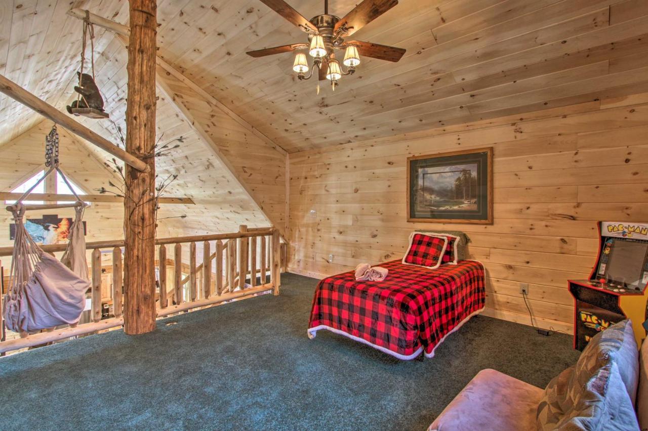 The Phoenix Cabin With Hot Tub In Gatlinburg! Exterior photo