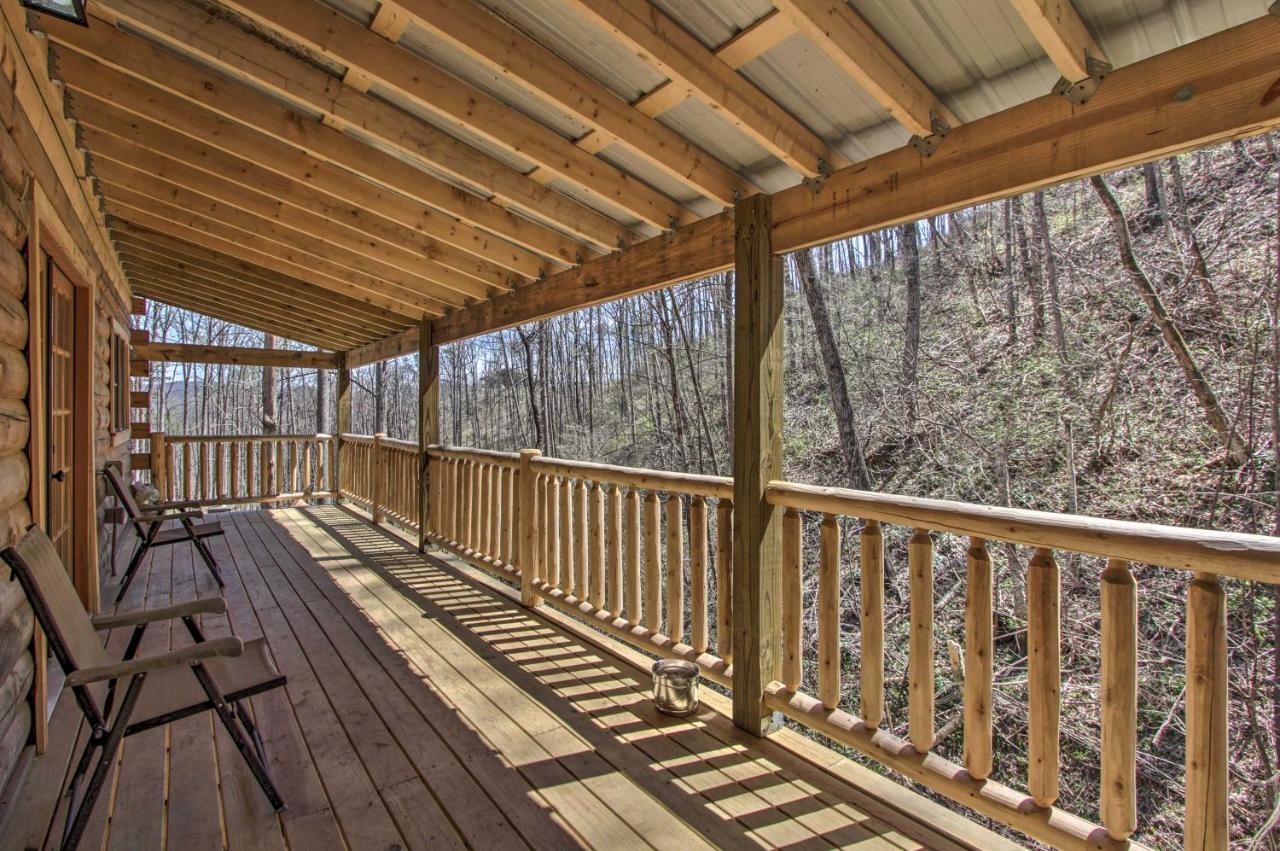 The Phoenix Cabin With Hot Tub In Gatlinburg! Exterior photo