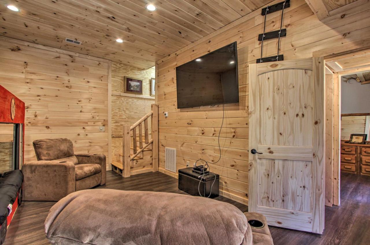 The Phoenix Cabin With Hot Tub In Gatlinburg! Exterior photo